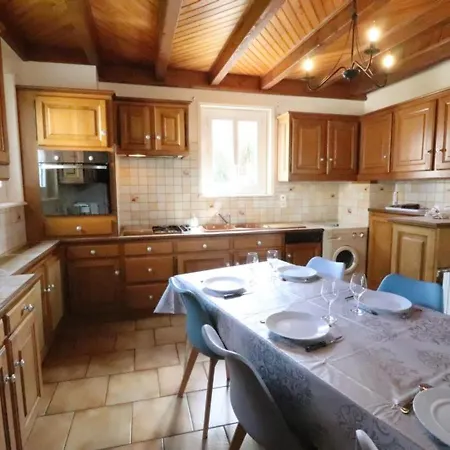 Holiday home Maison Calme Avec Piscine Privative Chauffee, 3 Chambres, Terrain Et Bbq, Proche Nature Et Randonnees - Fr-1-742-154 Allanche