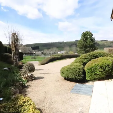 Maison Calme Avec Piscine Privative Chauffee, 3 Chambres, Terrain Et Bbq, Proche Nature Et Randonnees - Fr-1-742-154 * Allanche